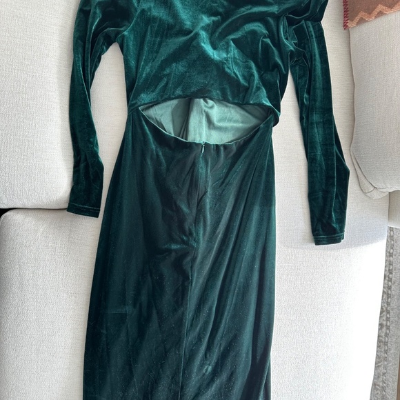 Petal & Pup Green Velvet Midi Dress, Size Medium. Like New Condition. - Picture 3 of 3